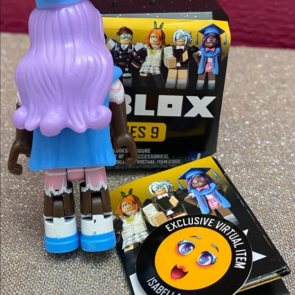 Roblox Celebrity Series 9 Star Sorority Isabella Moondust Isabella Face code - Picture 6 of 6